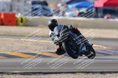 media/Dec-18-2022-SoCal Trackdays (Sun) [[8099a50955]]/Turn 2 (950am)/